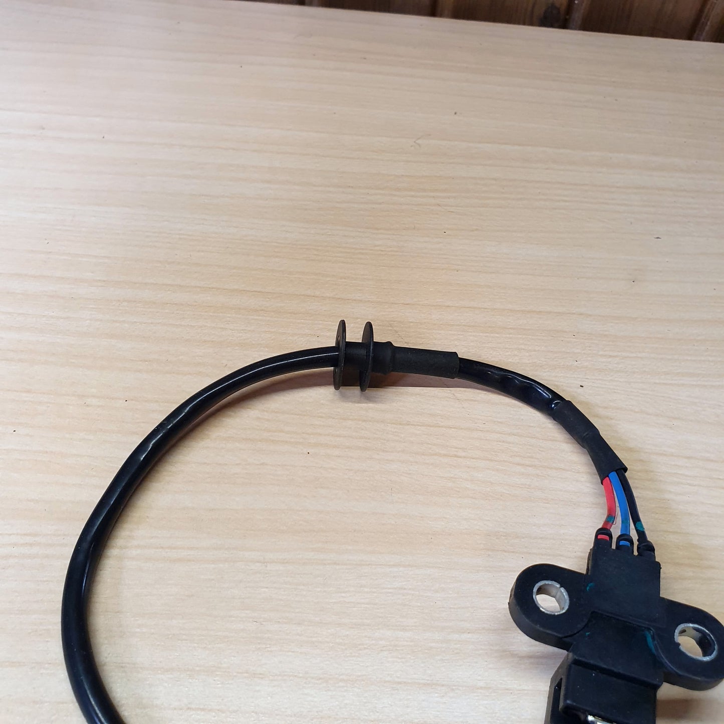Crankshaft position sensor, identified in search results as compatible with various Mitsubishi models such as the Lancer and Space Star. #8081