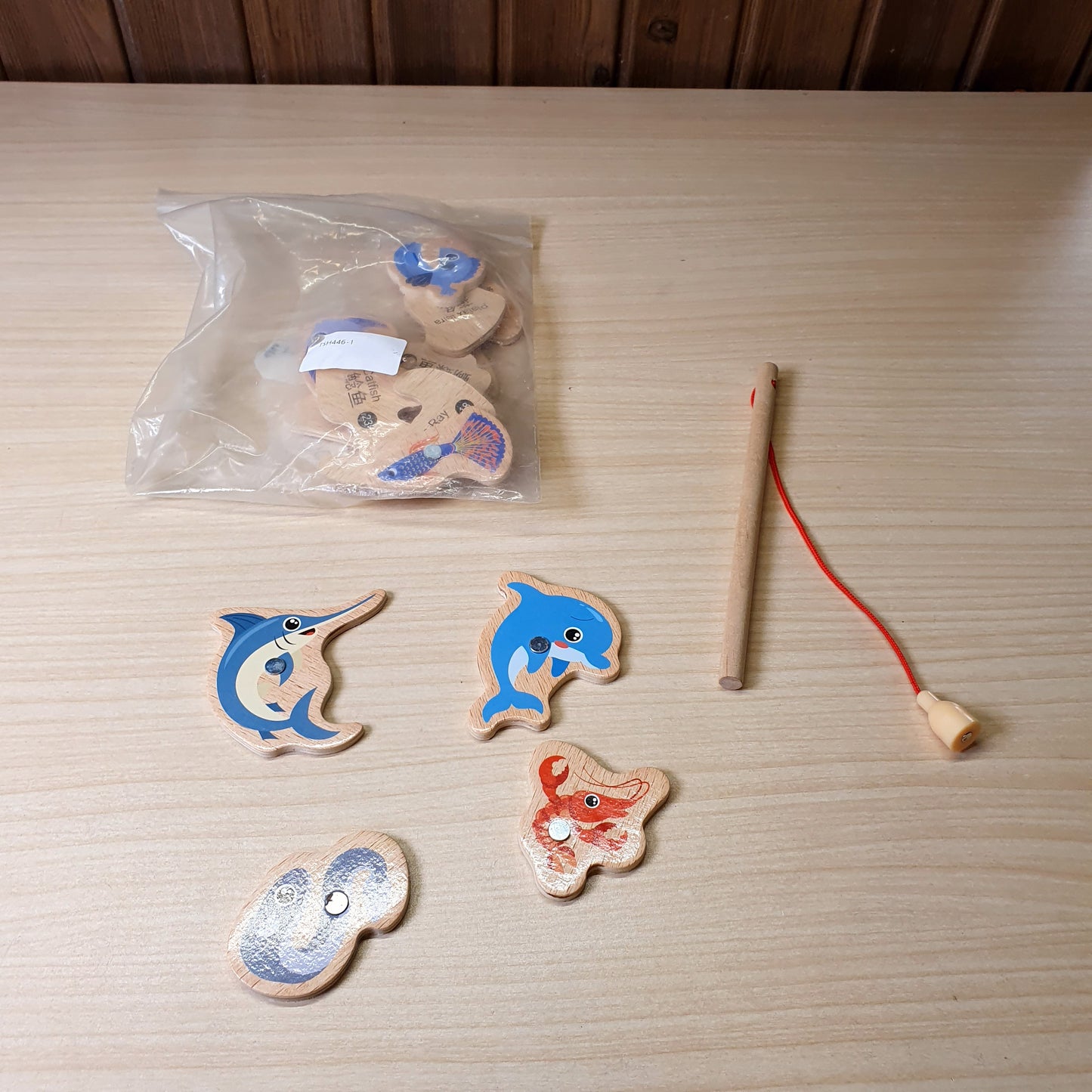 Wooden magnetic fishing game set, designed for children's imaginative play. #8197