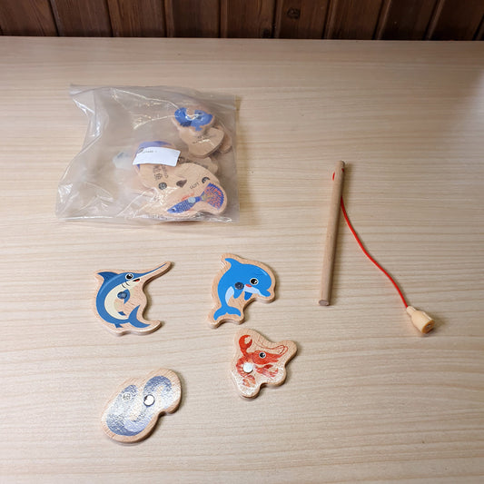Wooden magnetic fishing game set, designed for children's imaginative play. #8197
