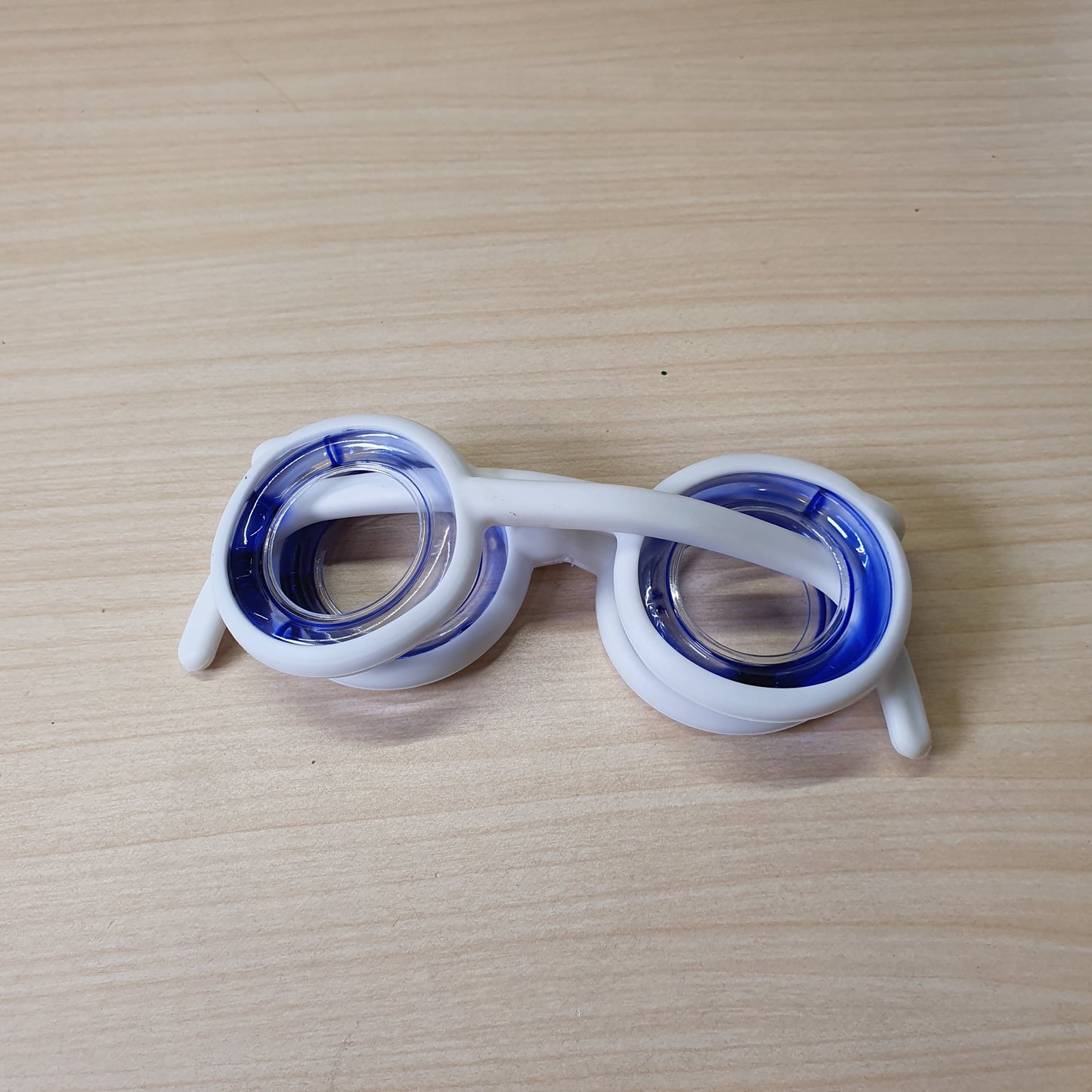 Anti-motion sickness glasses feature liquid-filled rings to create an artificial horizon. #8306