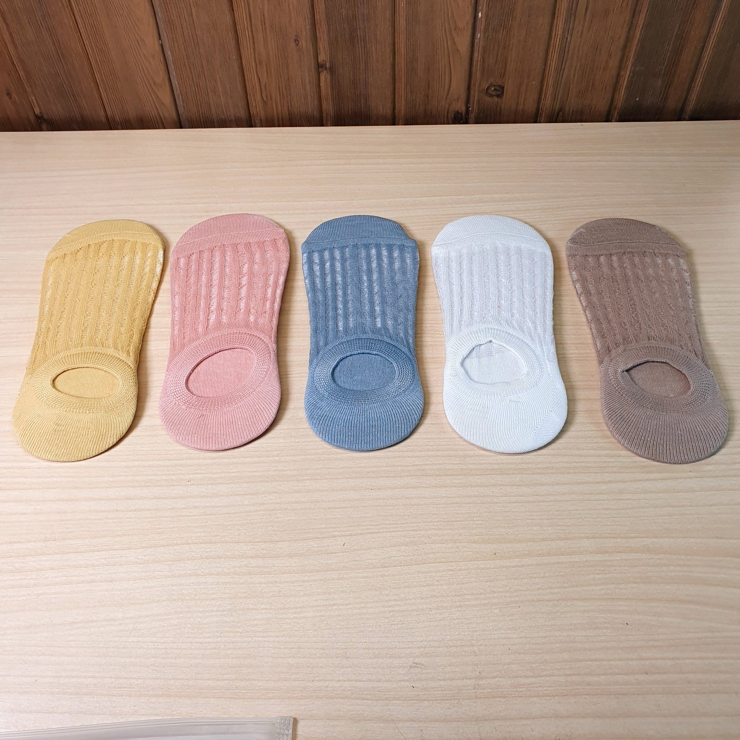 Blue no-show socks feature a breathable ribbed texture and a silicone non-slip grip. #9095