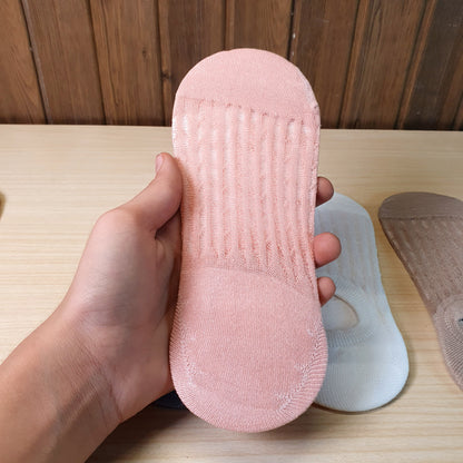 Blue no-show socks feature a breathable ribbed texture and a silicone non-slip grip. #9095
