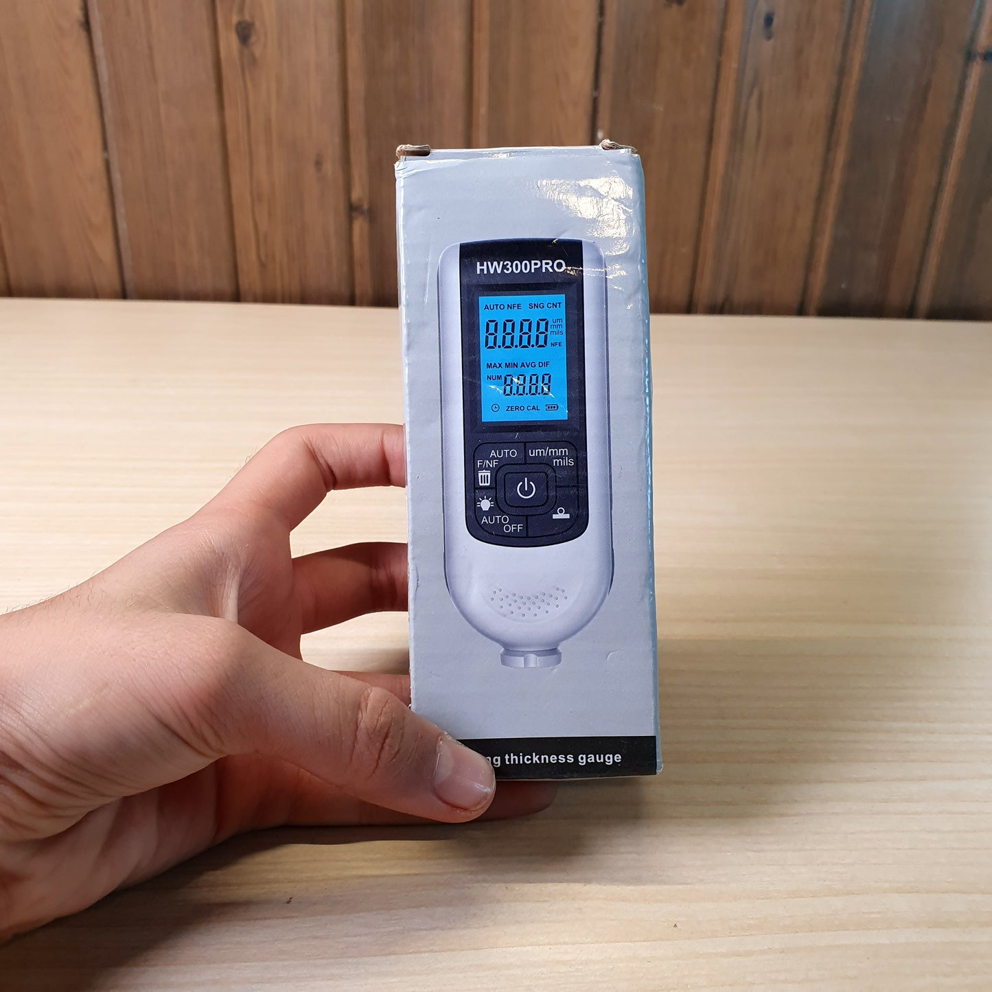 Digital thickness gauge is designed for precisely measuring car paint coating thickness.#9069