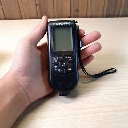 Digital thickness gauge is designed for precisely measuring car paint coating thickness.#9069