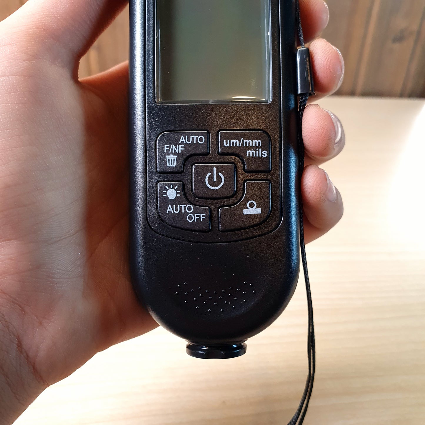 Digital thickness gauge is designed for precisely measuring car paint coating thickness.#9069