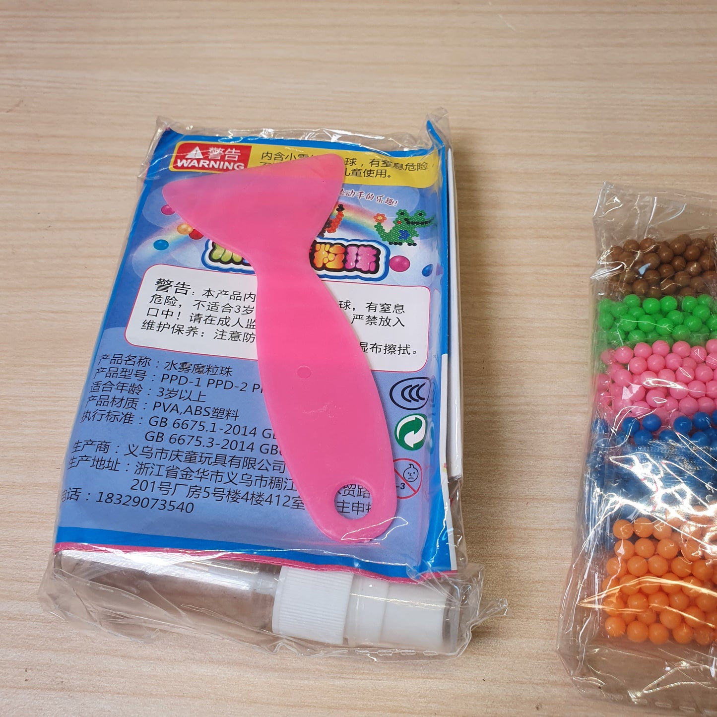 DIY set features small, colorful plastic beads that stick together when sprayed with water.#9057