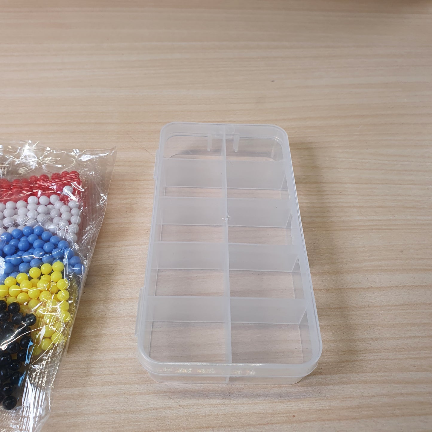 DIY set features small, colorful plastic beads that stick together when sprayed with water.#9057