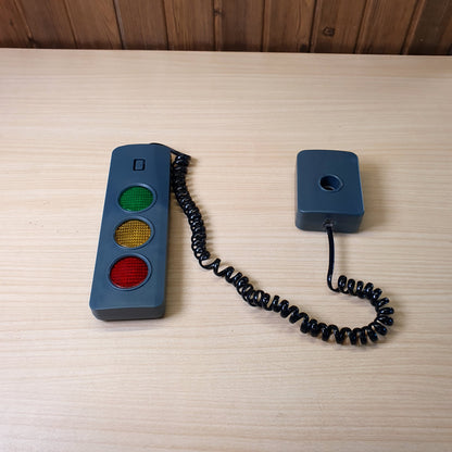Garage parking assist system with a traffic light indicator and sensor. #9154