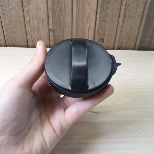 Peugeot/Citroën fuel tank cap, compatible with models such as the 301, 308, 508, 2008, and 3008. #3135
