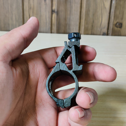 Multi-purpose aluminum alloy clamp designed for outdoor camping to secure light poles, cameras, or smartphones to tables. #426