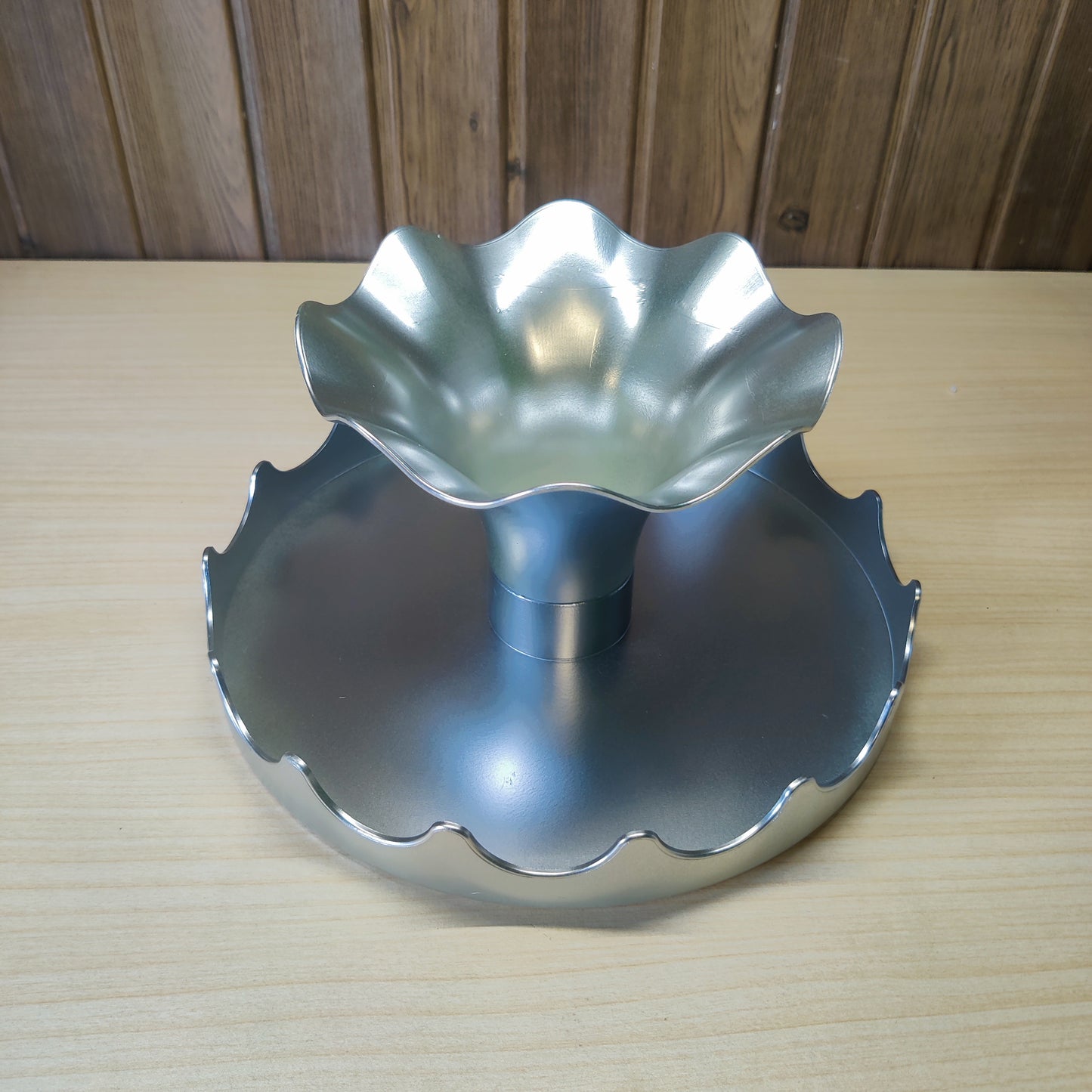 Metallic silver detachable cupcake stand with wavy edges.#1572