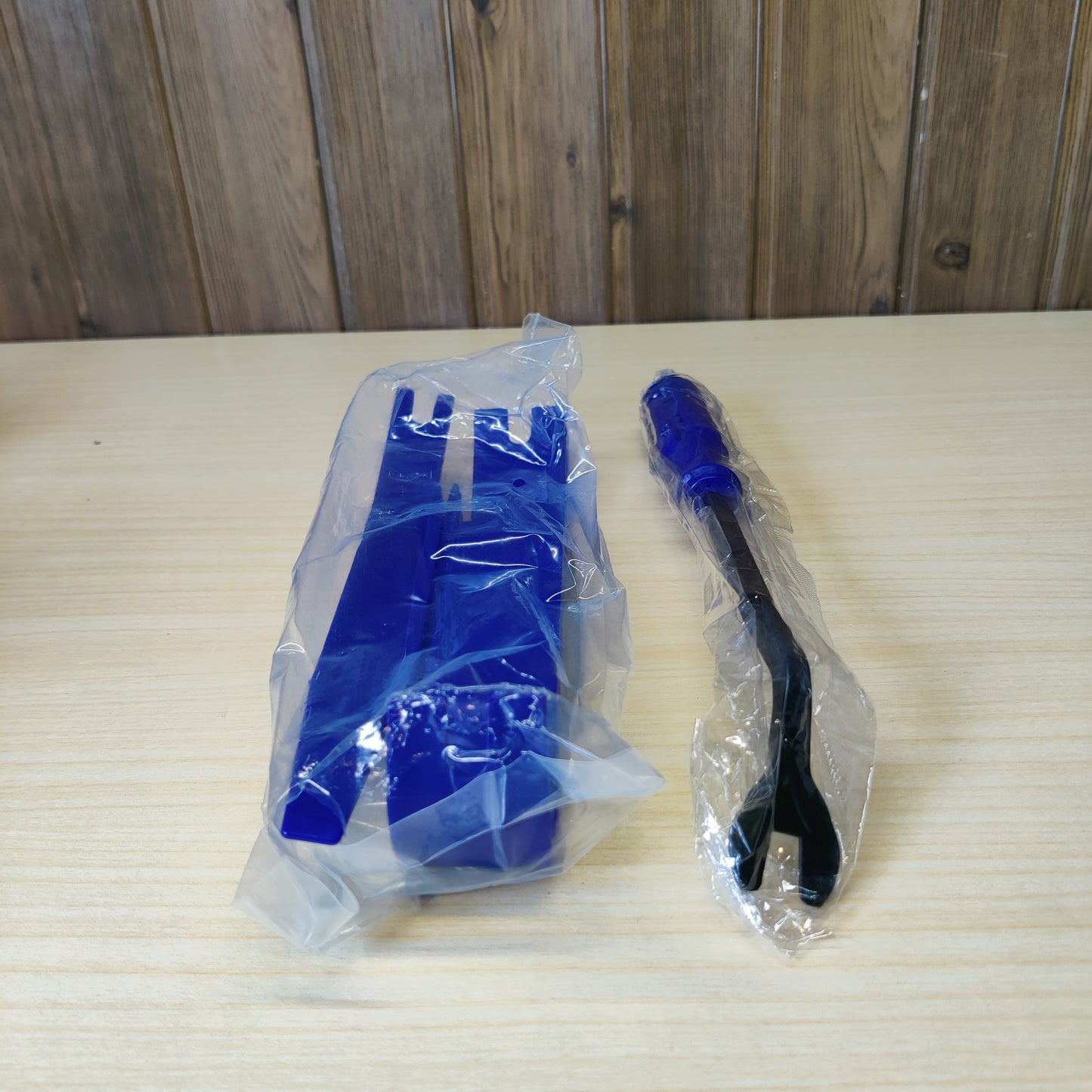 Plastic and metal automobile interior trim removal tools designed for prying off panels and clips without scratching#1671
