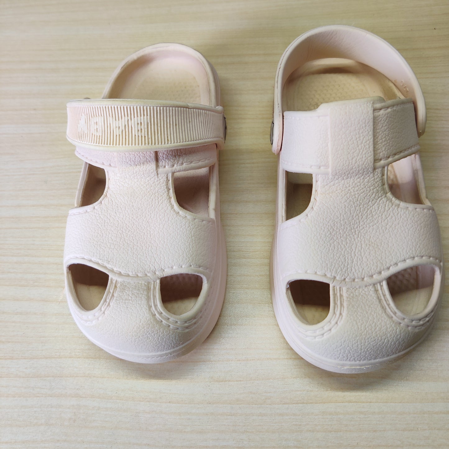 Used  Kids Slippers Size 170