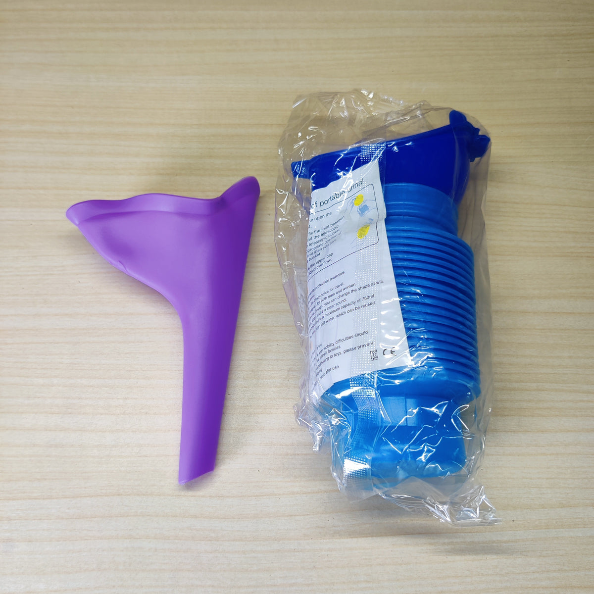 Reusable, collapsible 750ml portable urinal set with a female urination device funnel.#2010