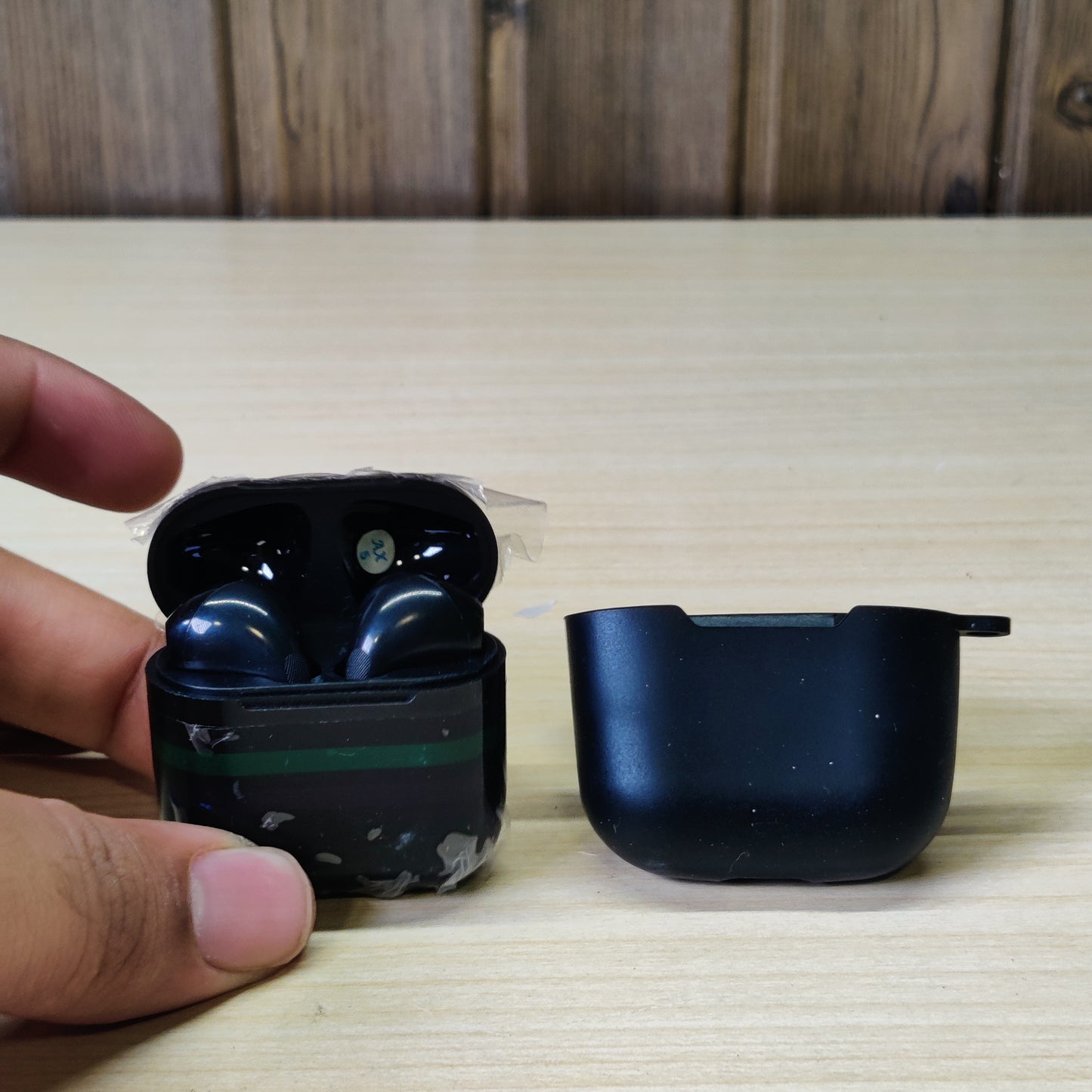 Earbuds With Cover # 2849